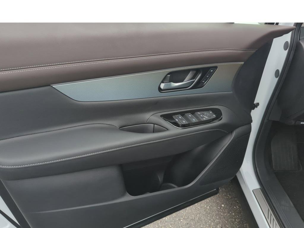 New 2025 Nissan Murano Platinum image 9