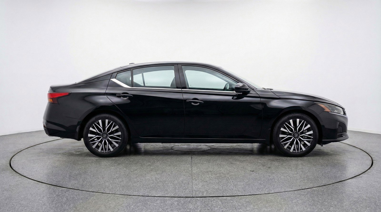 Used 2025 Nissan Altima 2.5 SV image 11