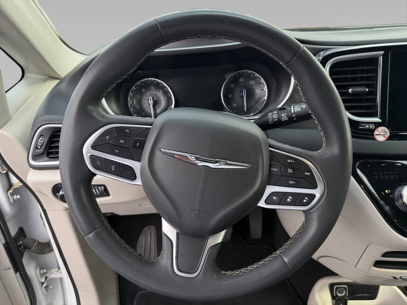 Used 2023 Chrysler Pacifica Touring-L FWD image 13