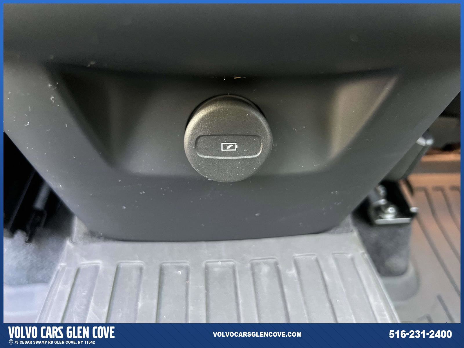 Certified 2024 Volvo XC60 B5 Plus w/ Protection Package Premier AWD/4WD image 11