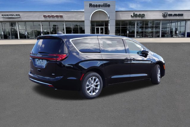 New 2027 Chrysler Pacifica Select AWD/4WD image 3