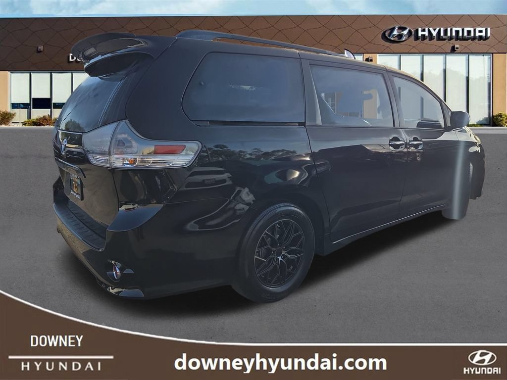 Used 2016 Toyota Sienna SE Premium FWD image 5