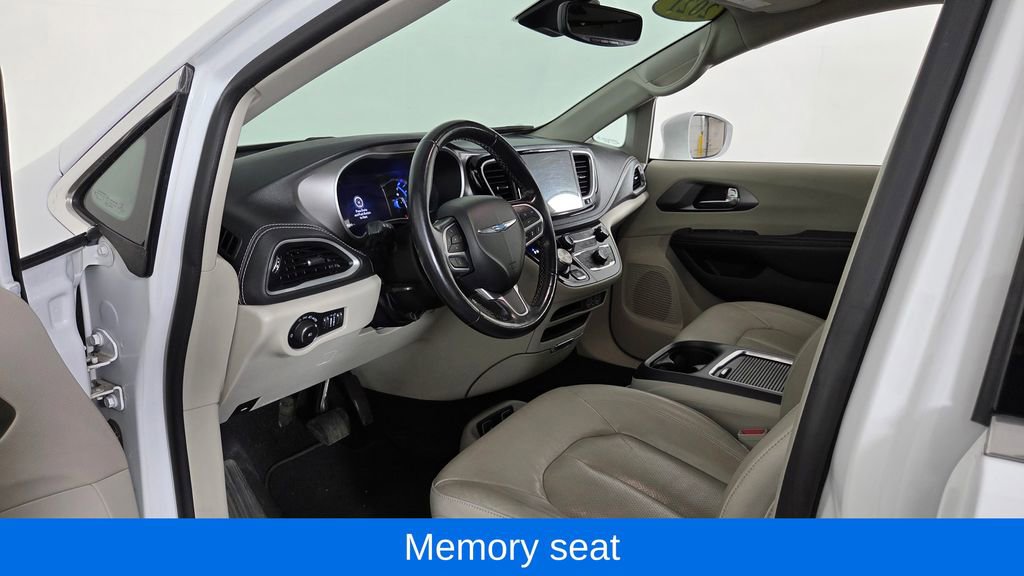 Used 2021 Chrysler Pacifica Touring-L FWD image 14