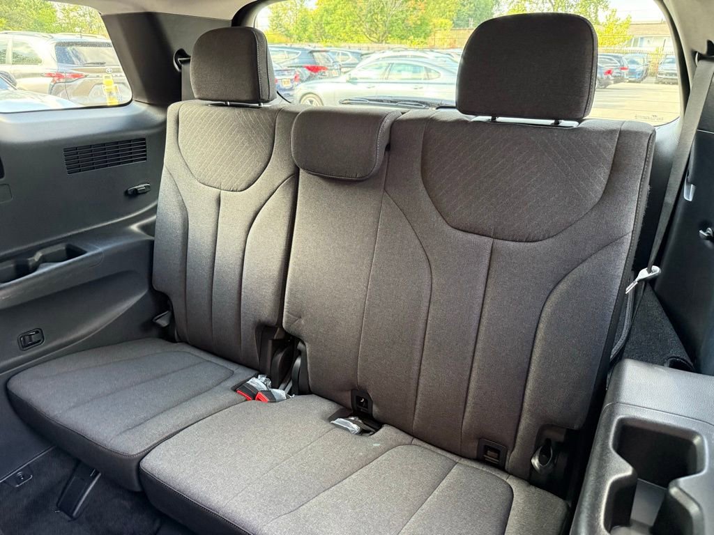 Used 2023 Hyundai Palisade SE w/ Cargo Package AWD/4WD image 17
