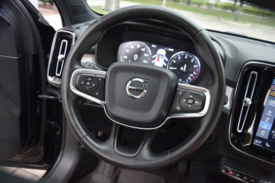 Used 2020 Volvo XC40 T5 Momentum w/ Protection Package Premier image 67