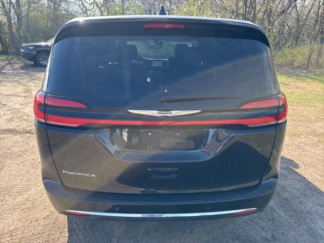 Used 2023 Chrysler Pacifica Touring-L FWD image 9