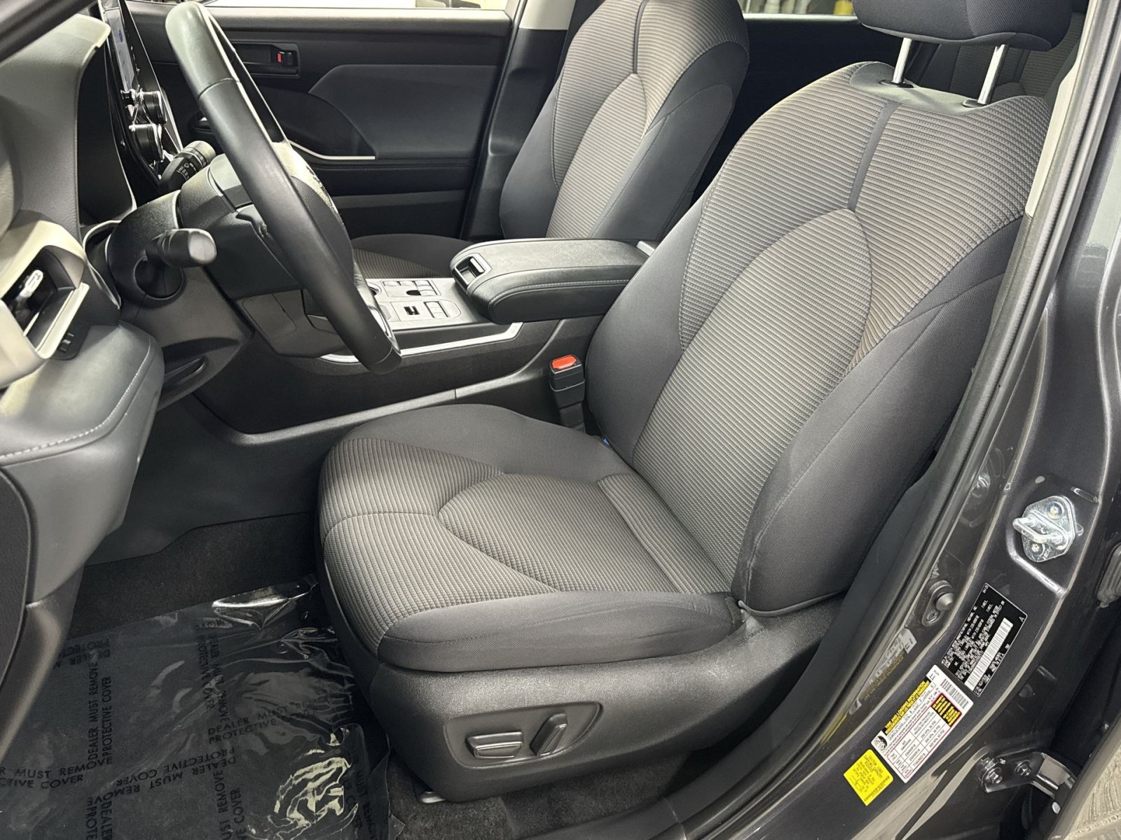 Used 2025 Toyota Highlander LE AWD/4WD image 14