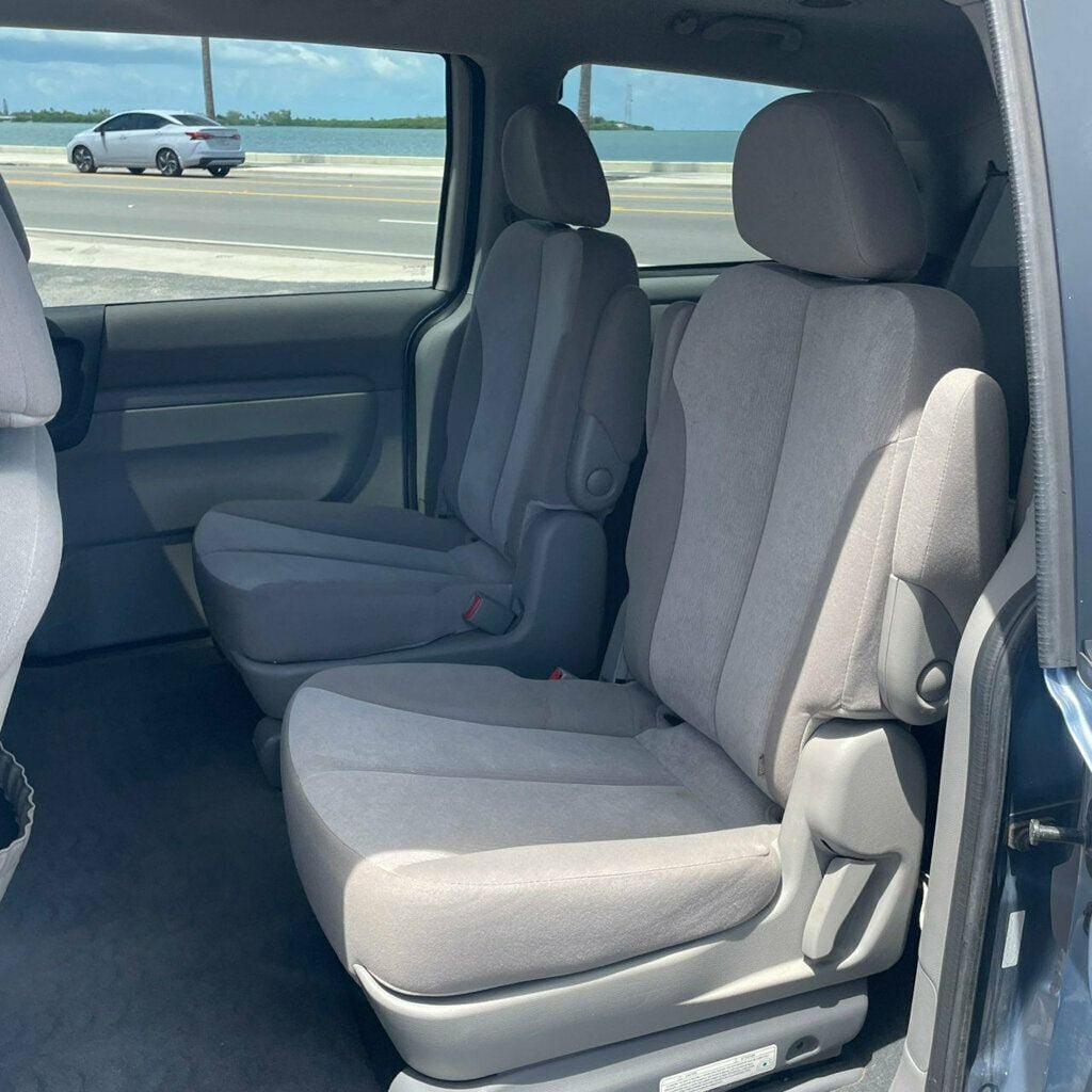 Used 2012 Kia Sedona LX FWD image 9