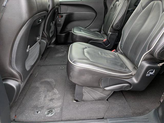 Used 2025 Chrysler Pacifica Limited image 17