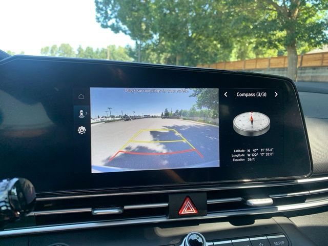 Certified 2025 Hyundai Elantra Limited FWD image 18