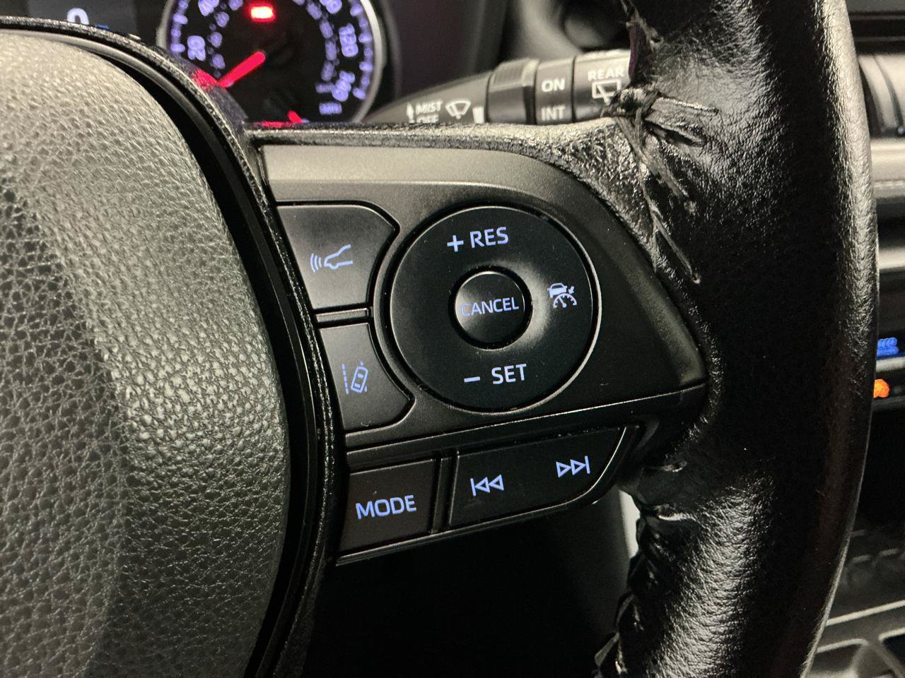 Used 2022 Toyota RAV4 XLE AWD/4WD image 21
