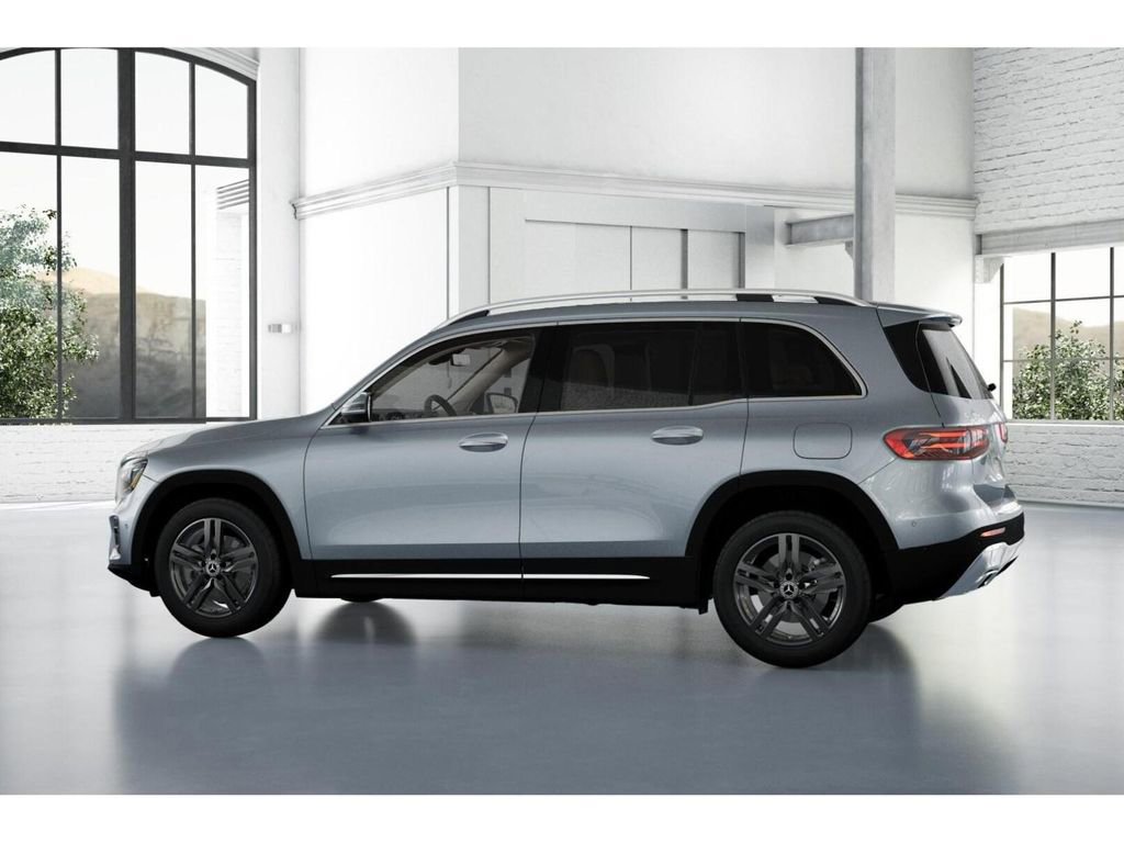 Used 2025 Mercedes-Benz GLB 250 4MATIC image 32