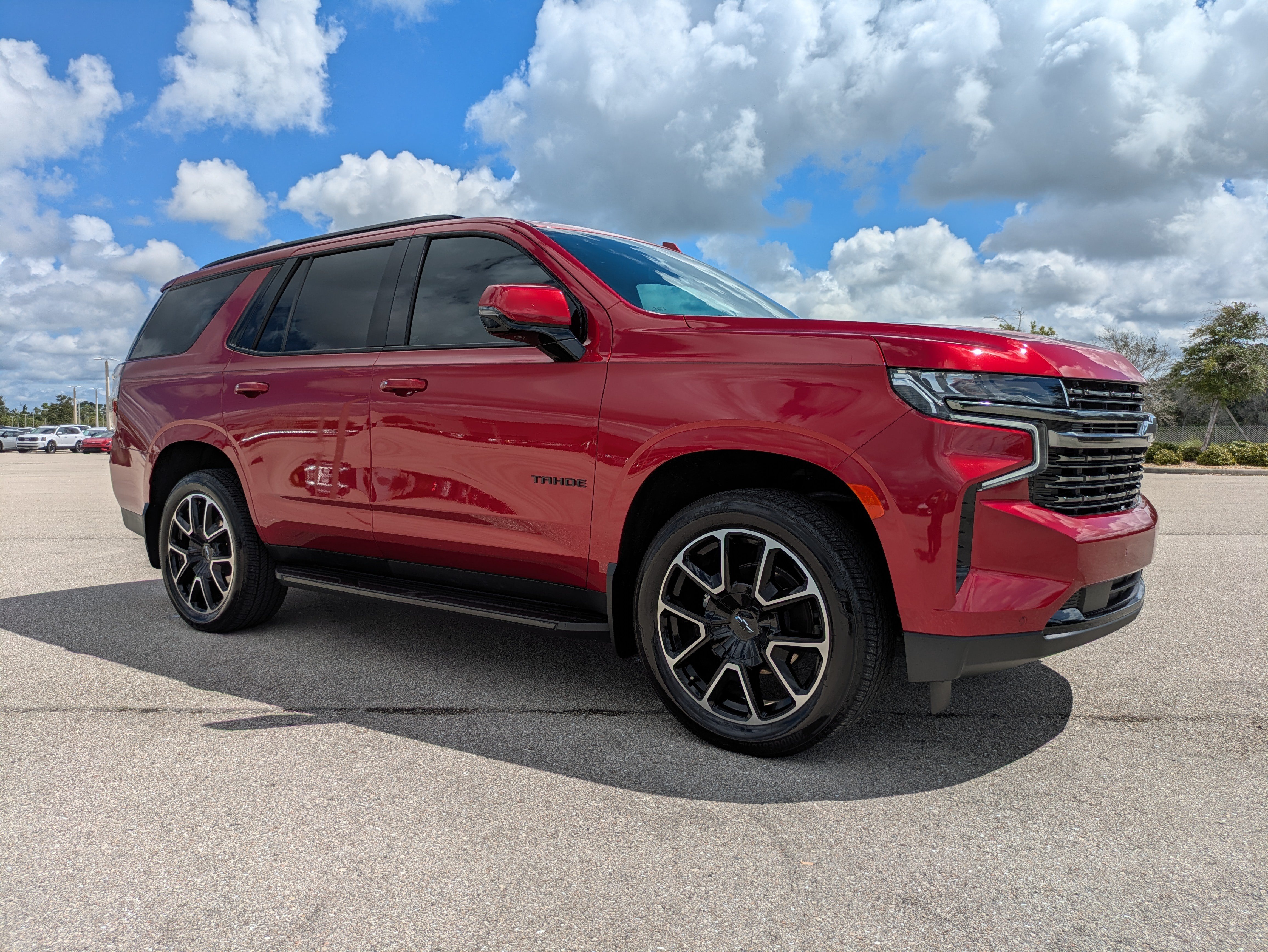 Used 2021 Chevrolet Tahoe RST w/ Luxury Package RWD image 2