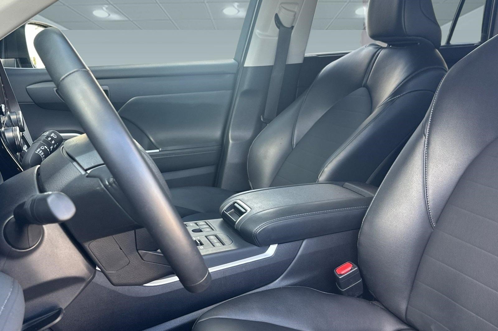Used 2026 Toyota Highlander XLE AWD/4WD image 30