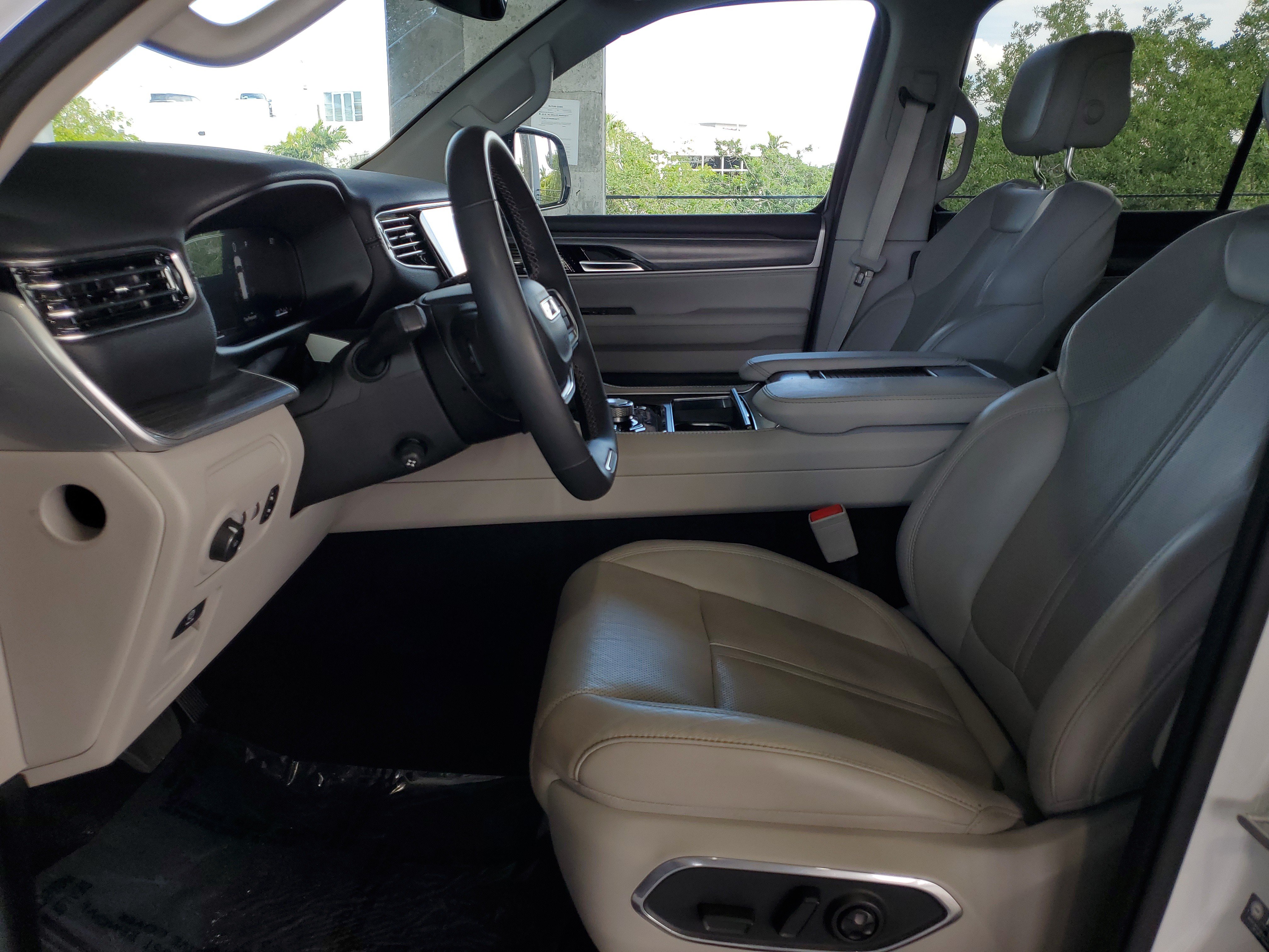 Certified 2024 Jeep Wagoneer L Series III w/ Flexible Seating Group AWD/4WD image 17