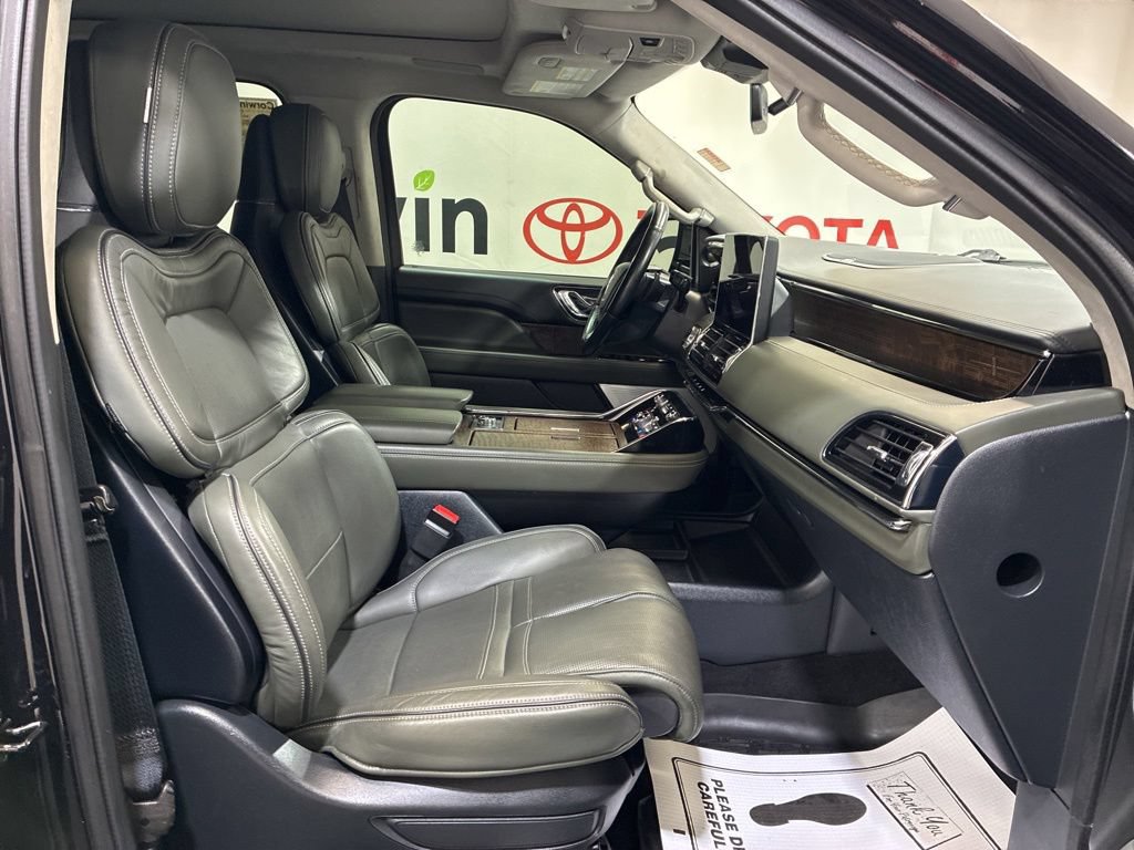 Used 2023 Lincoln Navigator L Black Label AWD/4WD image 11