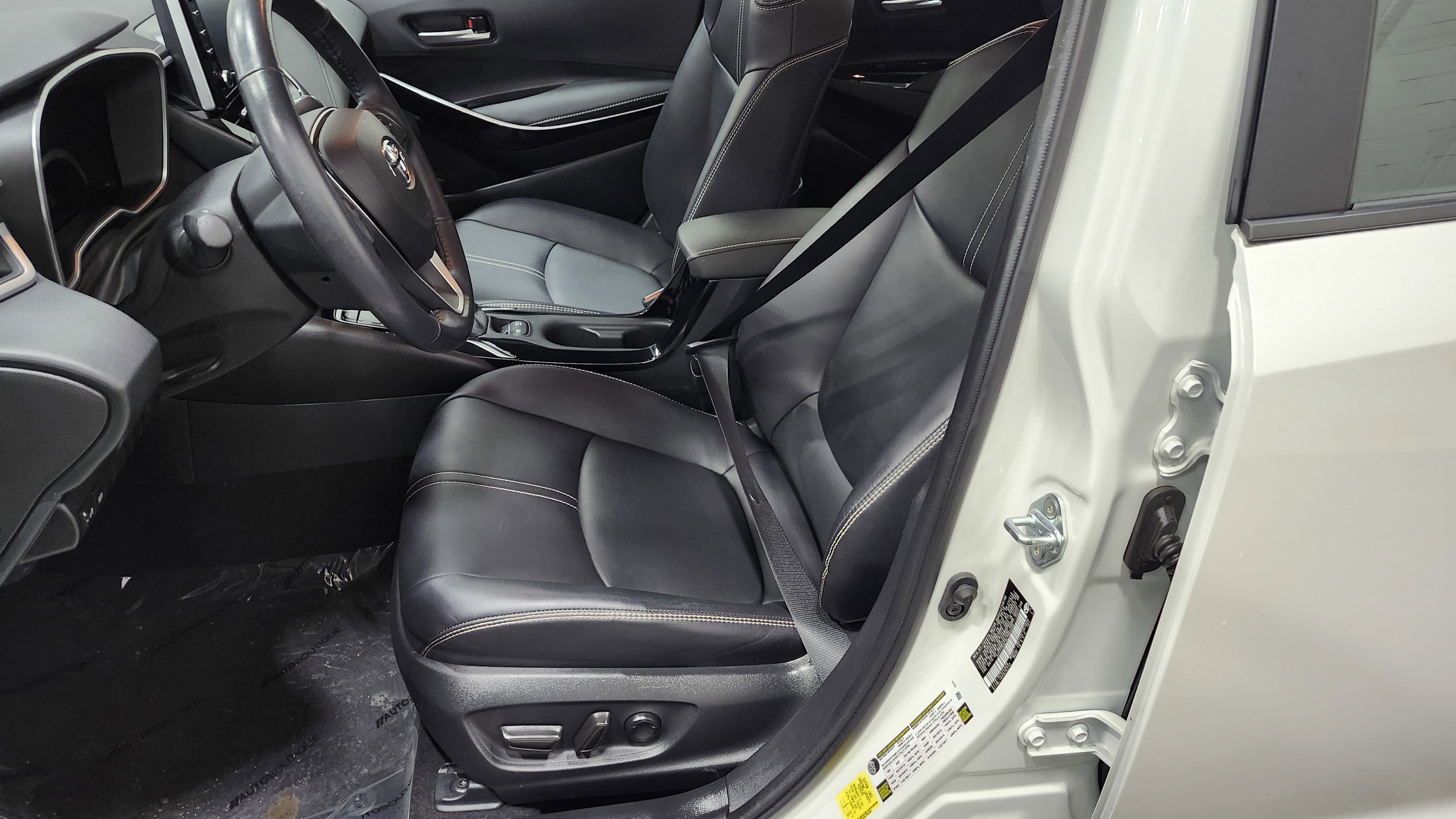 Used 2020 Toyota Corolla XLE image 23