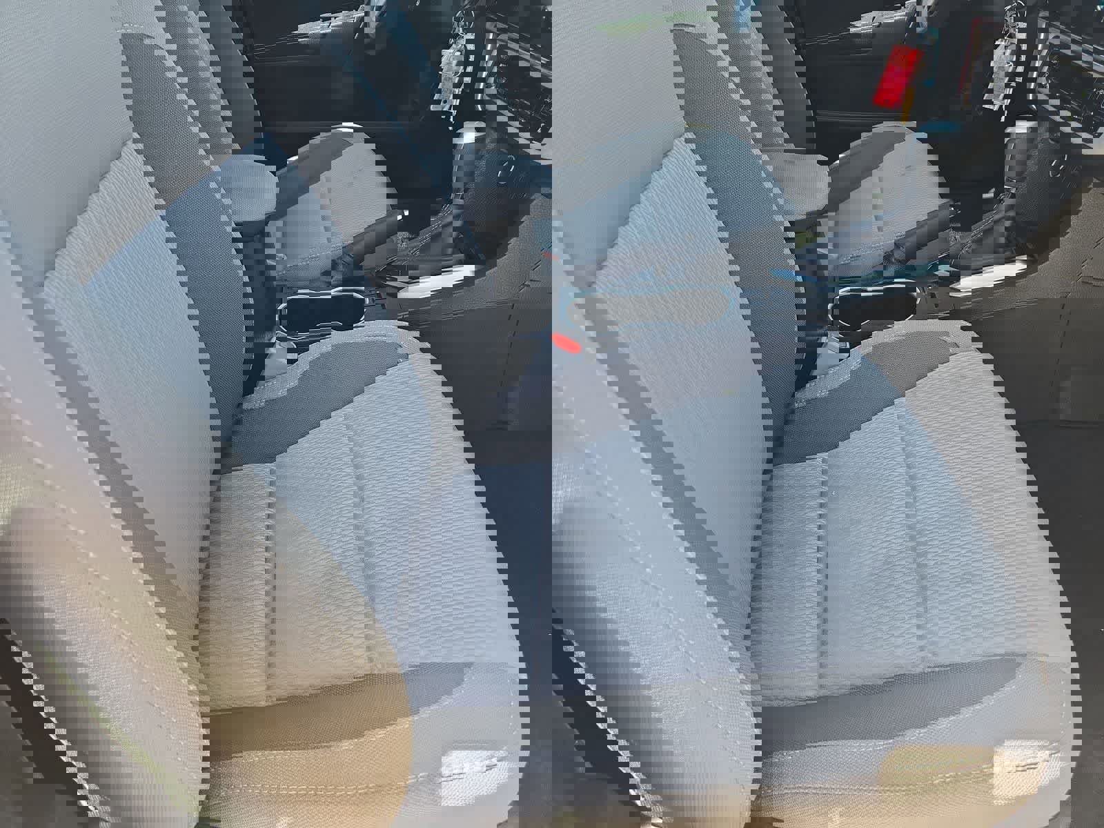 Used 2017 Toyota Corolla LE image 18