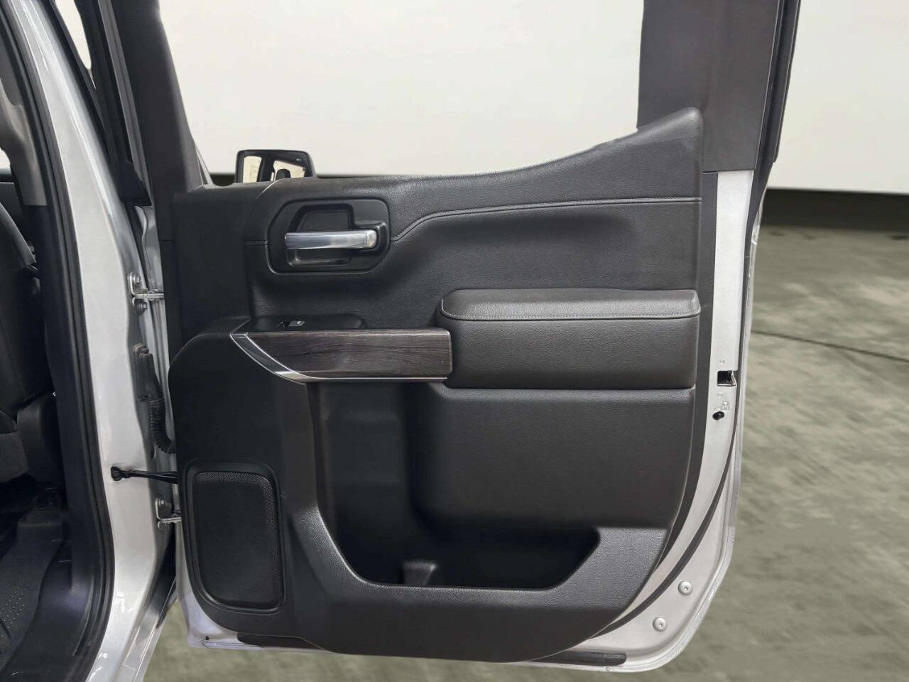 Used 2019 Chevrolet Silverado 1500 LTZ w/ LTZ Premium Package AWD/4WD image 23