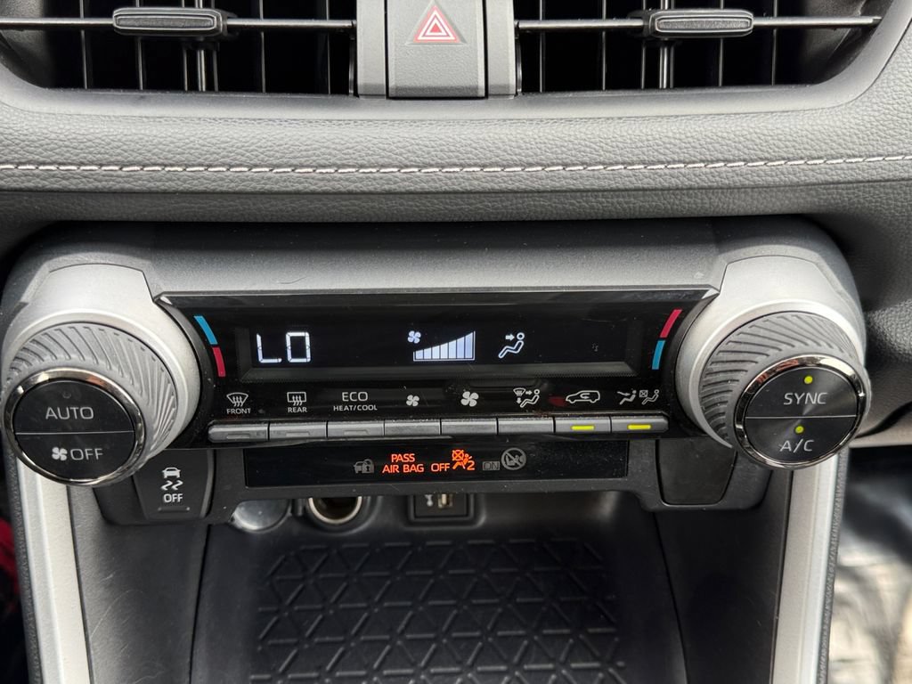 Used 2025 Toyota RAV4 XLE AWD/4WD image 16