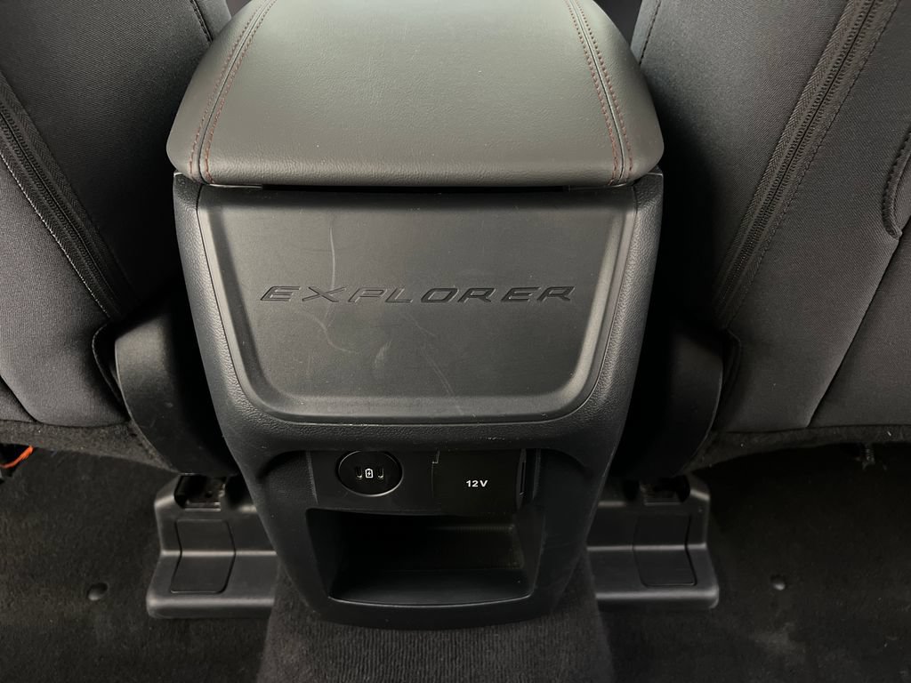 Used 2025 Ford Explorer Active RWD image 31
