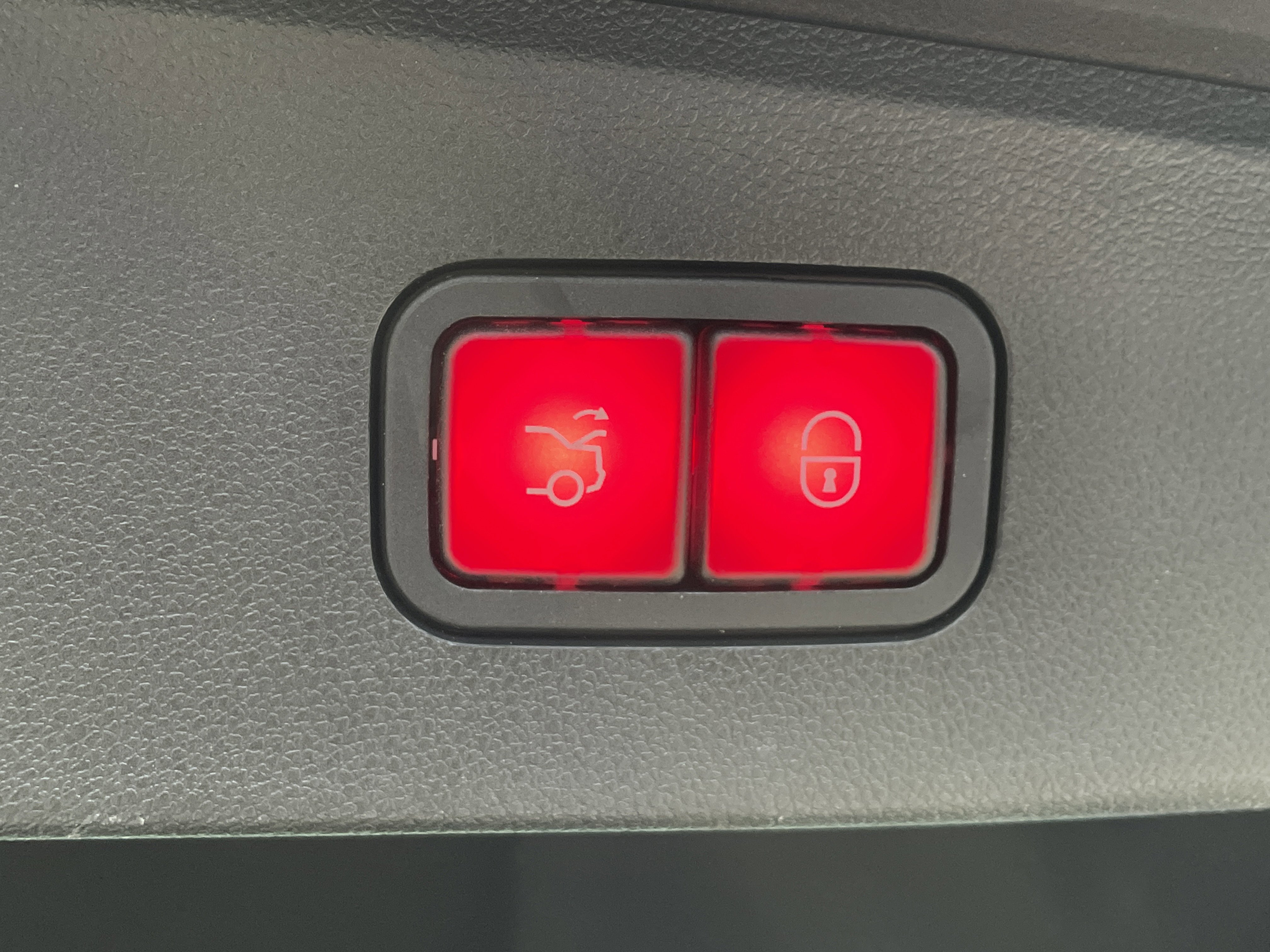 Used 2014 Mercedes-Benz E 250 BlueTEC Sedan image 11