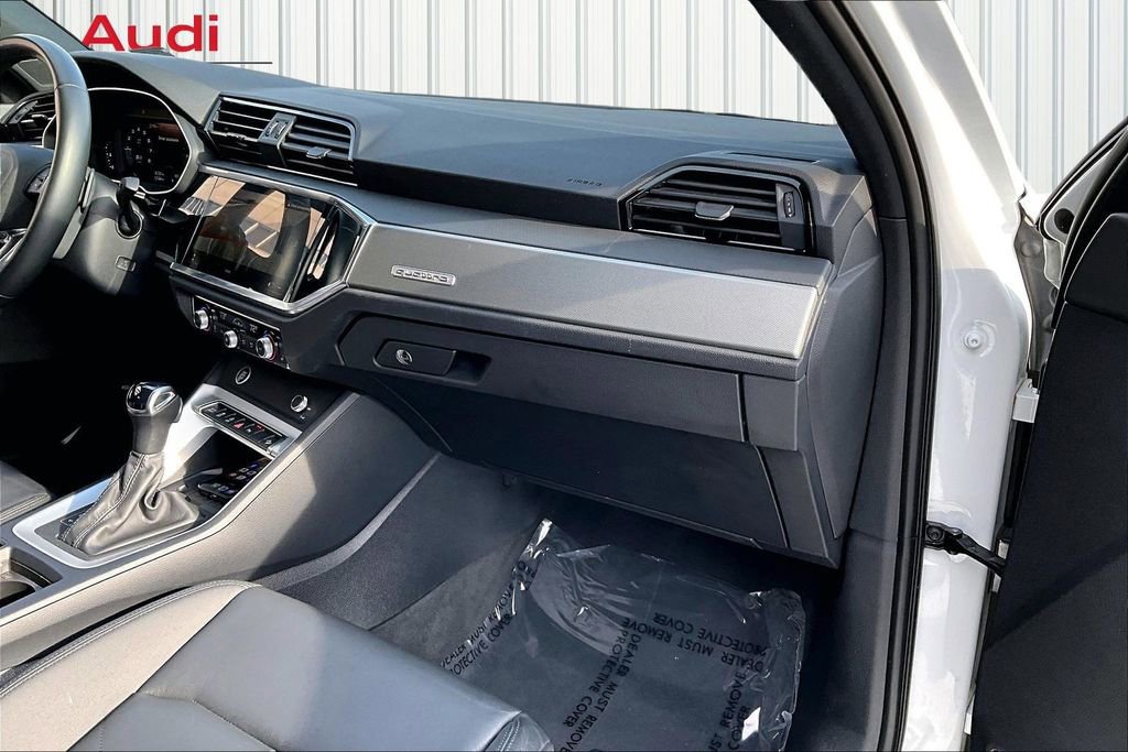 Used 2024 Audi Q3 2.0T Premium Plus w/ Premium Plus Package image 27