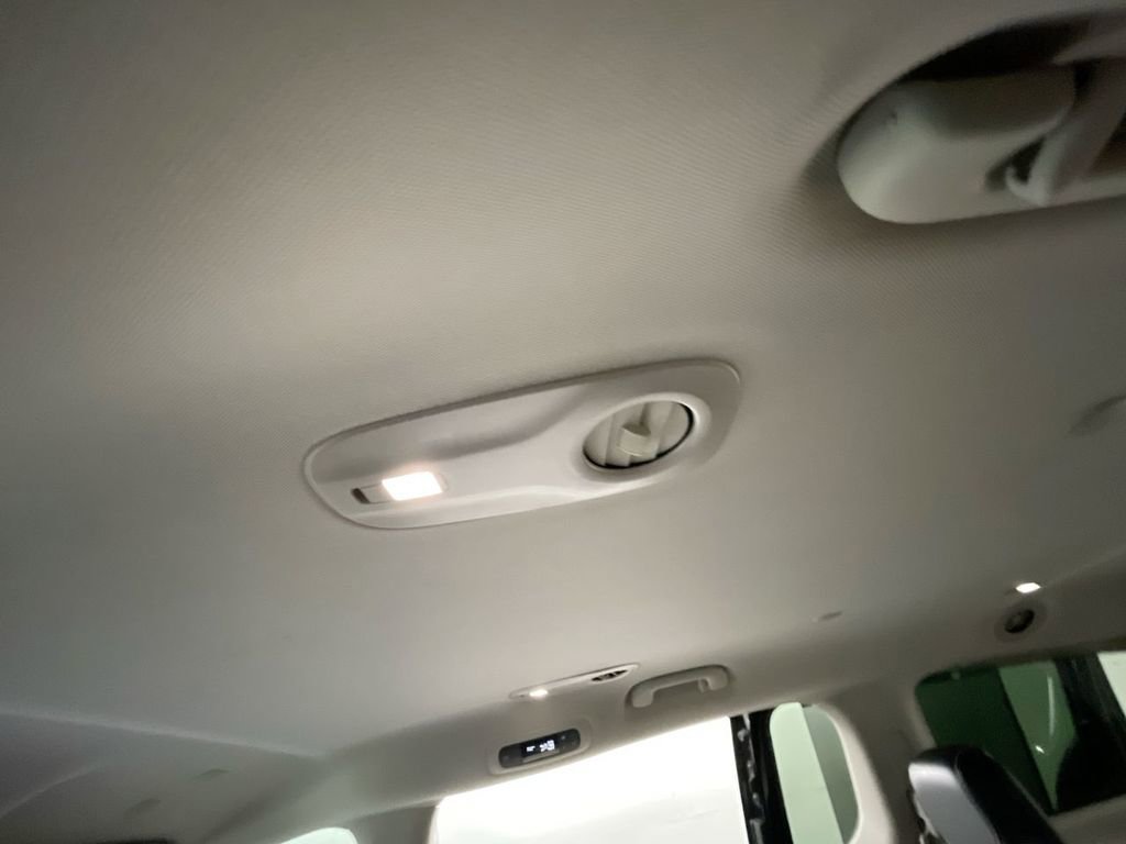 Used 2024 Chrysler Pacifica Touring-L image 20