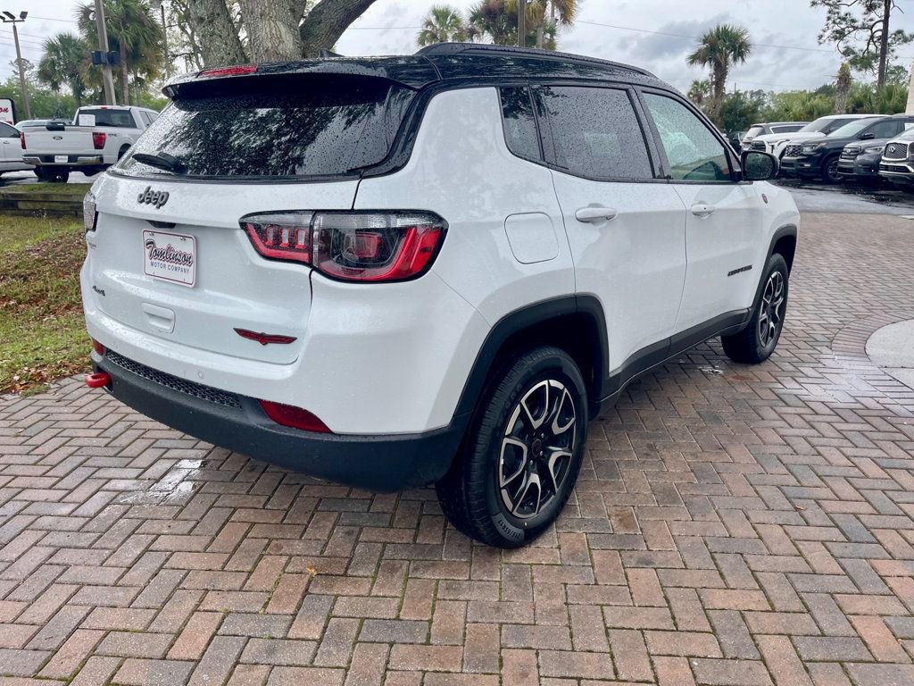 Used 2025 Jeep Compass Trailhawk image 6