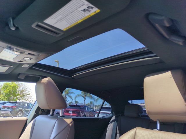 Used 2025 Lexus ES 300h w/ Premium Package FWD image 25