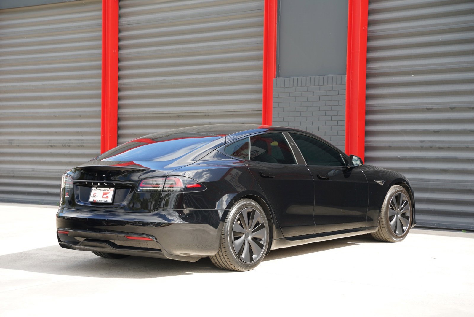Used 2023 Tesla Model S Standard Range image 3