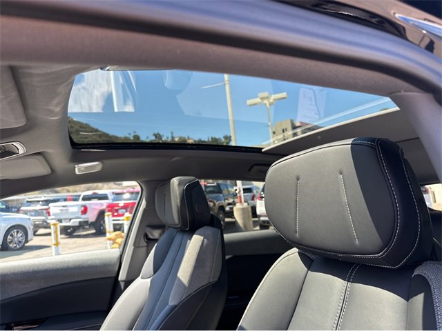 New 2025 Cadillac Optiq Luxury 1 image 23