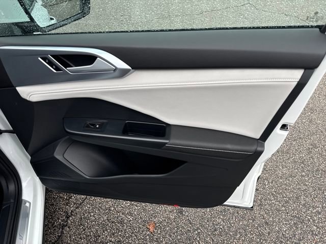 Certified 2025 Volkswagen Taos SE image 34