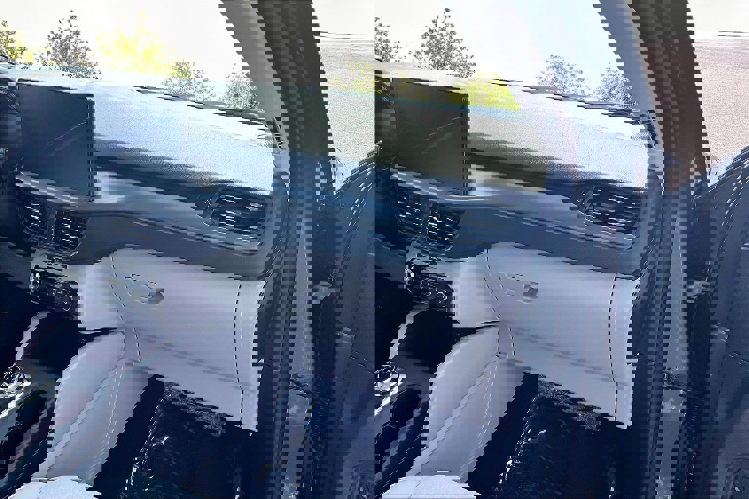 Used 2025 Ford Escape SE image 17