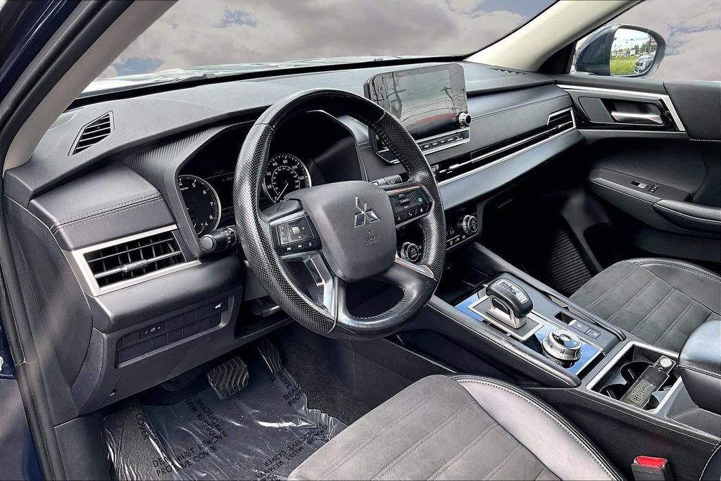 Used 2024 Mitsubishi Outlander SE AWD/4WD image 17
