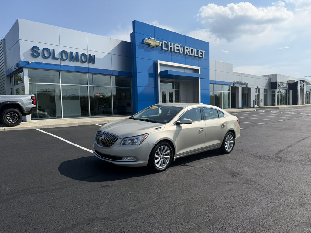 Used 2016 Buick LaCrosse FWD image 1