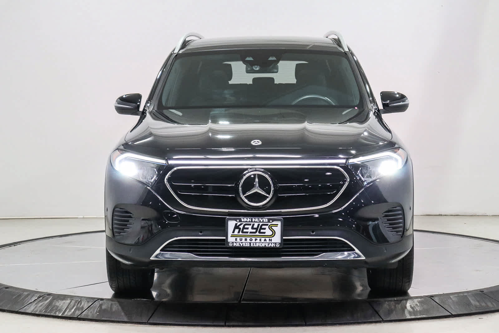 Certified 2023 Mercedes-Benz EQB 300 4MATIC image 2