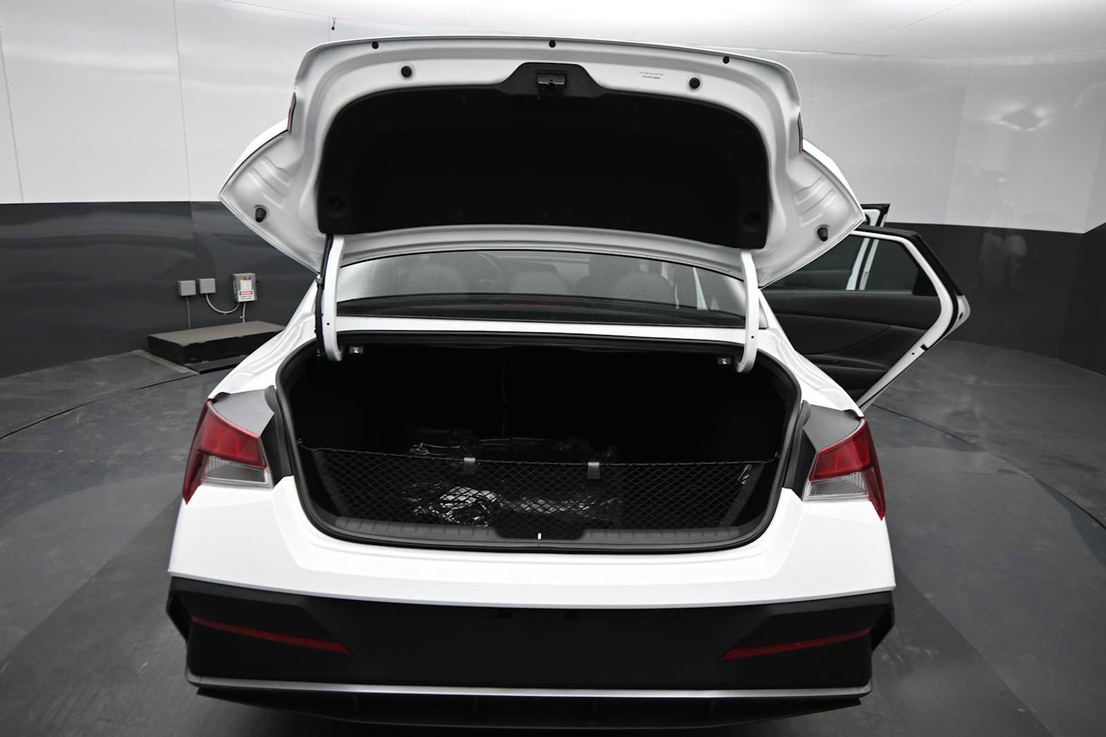 New 2026 Hyundai Elantra SEL Sport FWD image 13