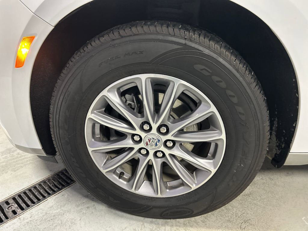 Used 2024 Buick Enclave Premium image 9