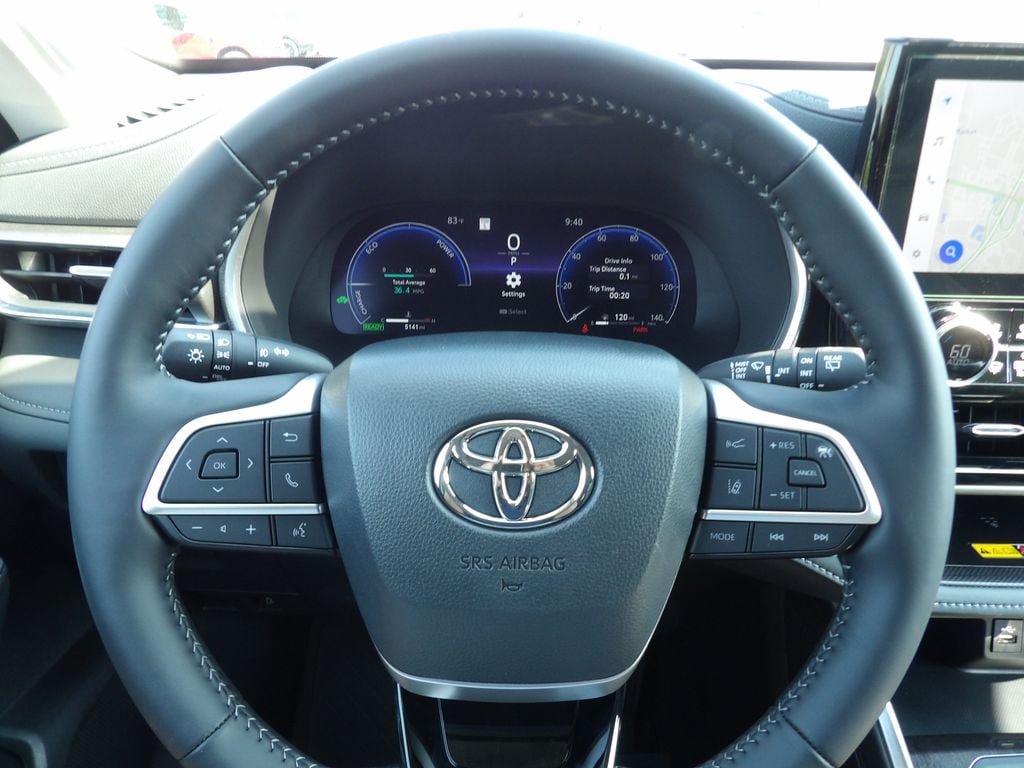 Used 2025 Toyota Highlander Limited AWD/4WD image 18