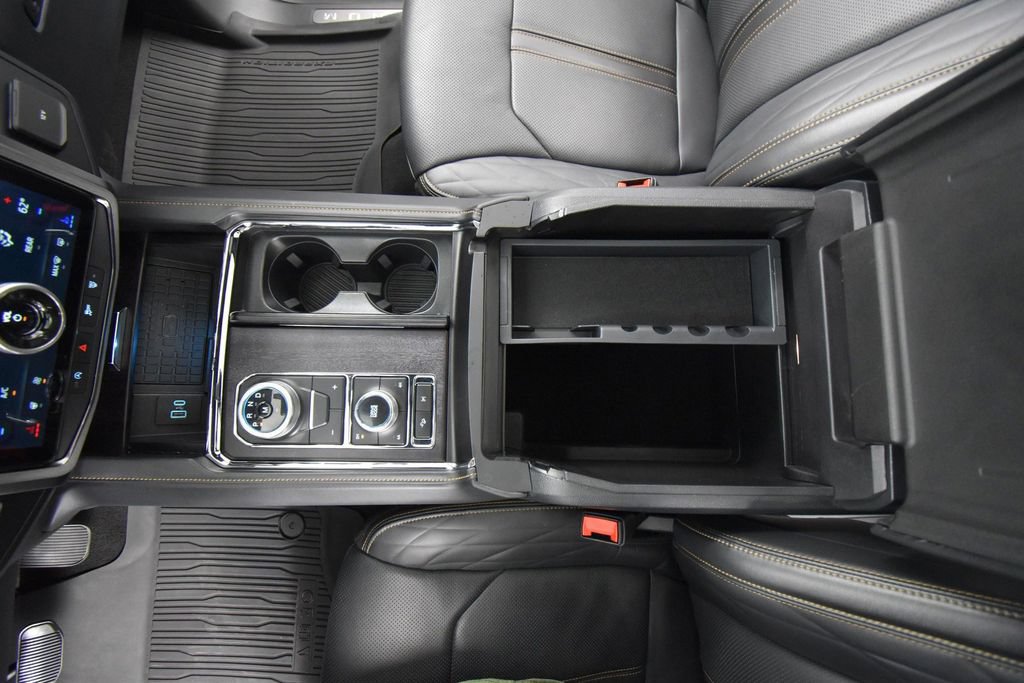 Used 2024 Ford Expedition Platinum AWD/4WD image 34