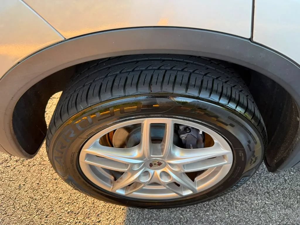 Used 2013 Porsche Cayenne AWD/4WD image 7