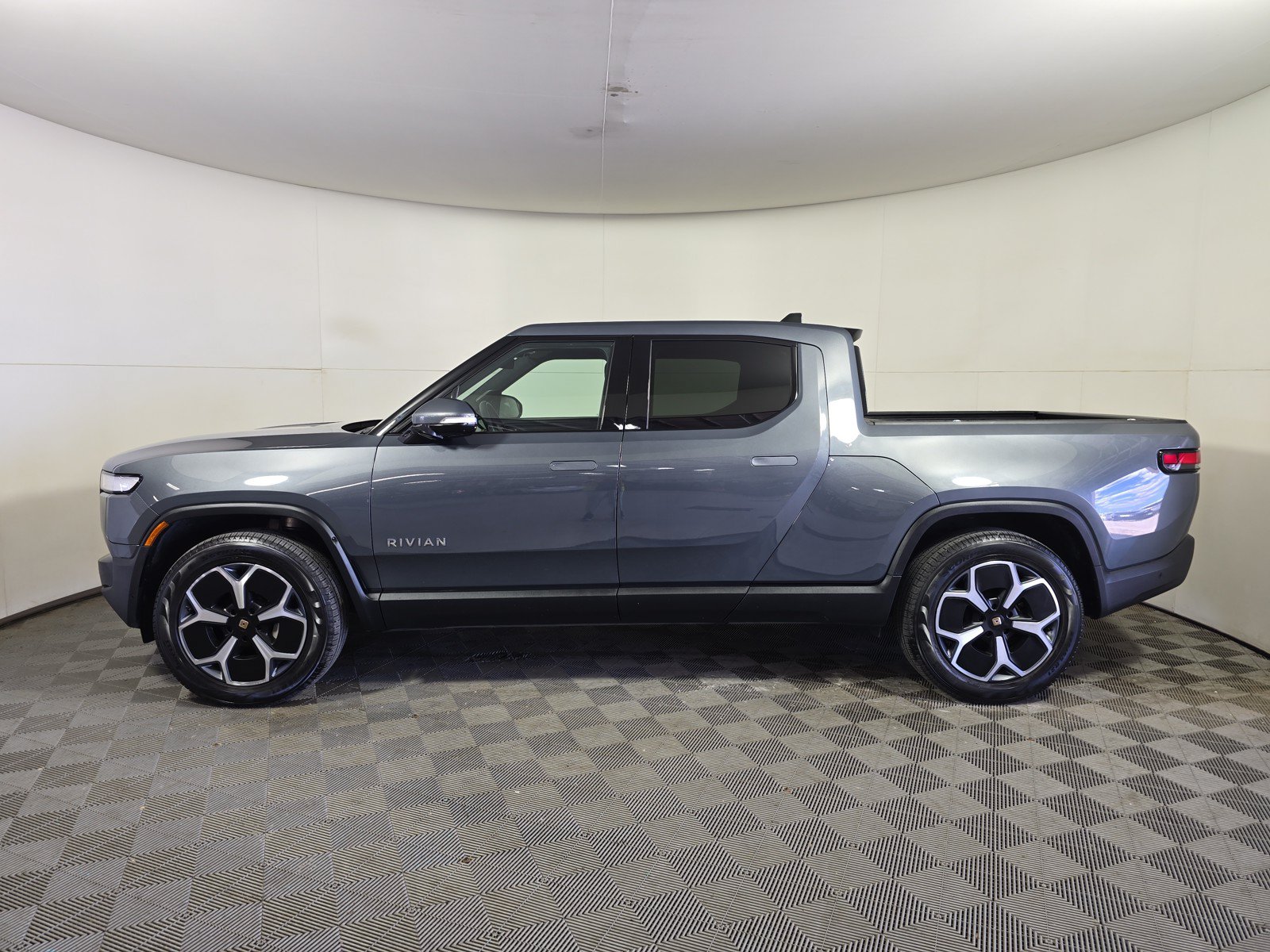 Used 2023 Rivian R1T Adventure AWD/4WD image 2