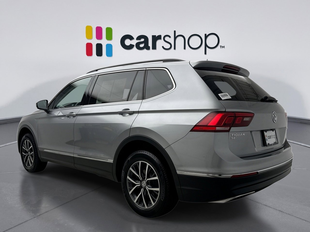 Used 2020 Volkswagen Tiguan SE w/ Panoramic Sunroof Package image 3