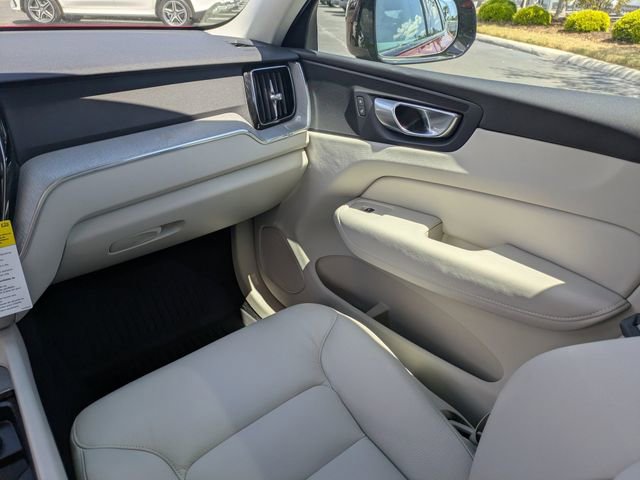Used 2024 Volvo XC60 B5 Plus w/ Protection Package Premier image 19