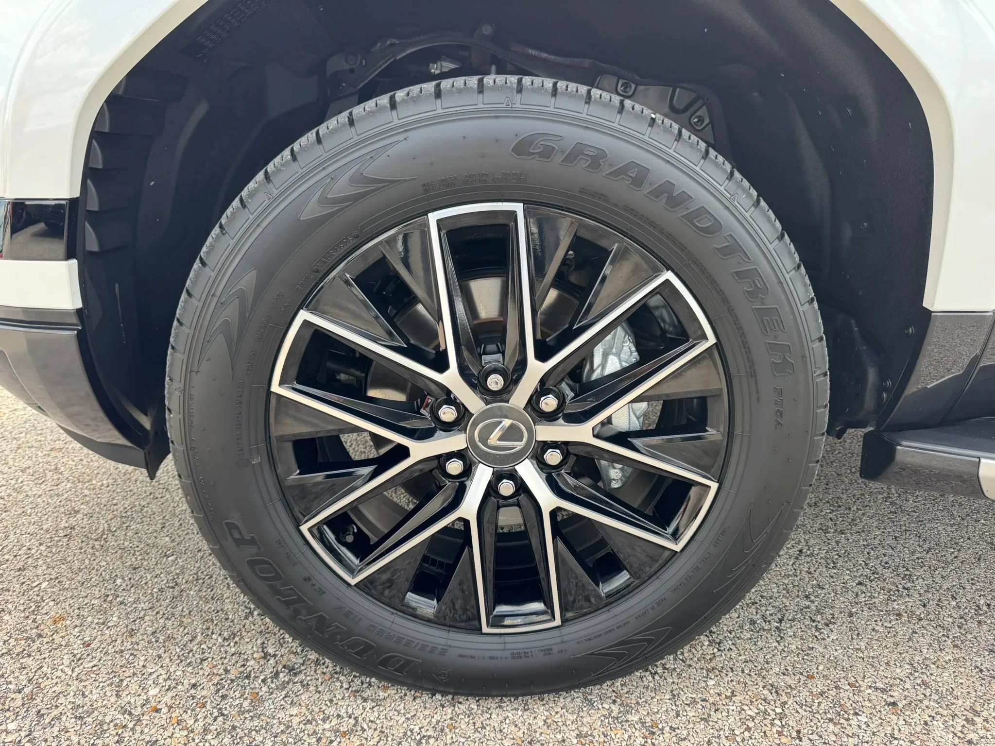 Used 2026 Lexus GX 550 w/ Accessory Package (2T) AWD/4WD image 13