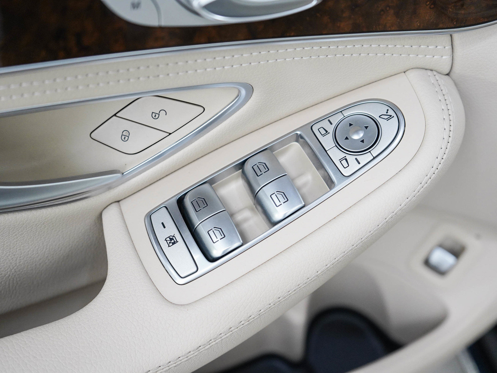 Used 2015 Mercedes-Benz C 300 4MATIC Sedan image 19