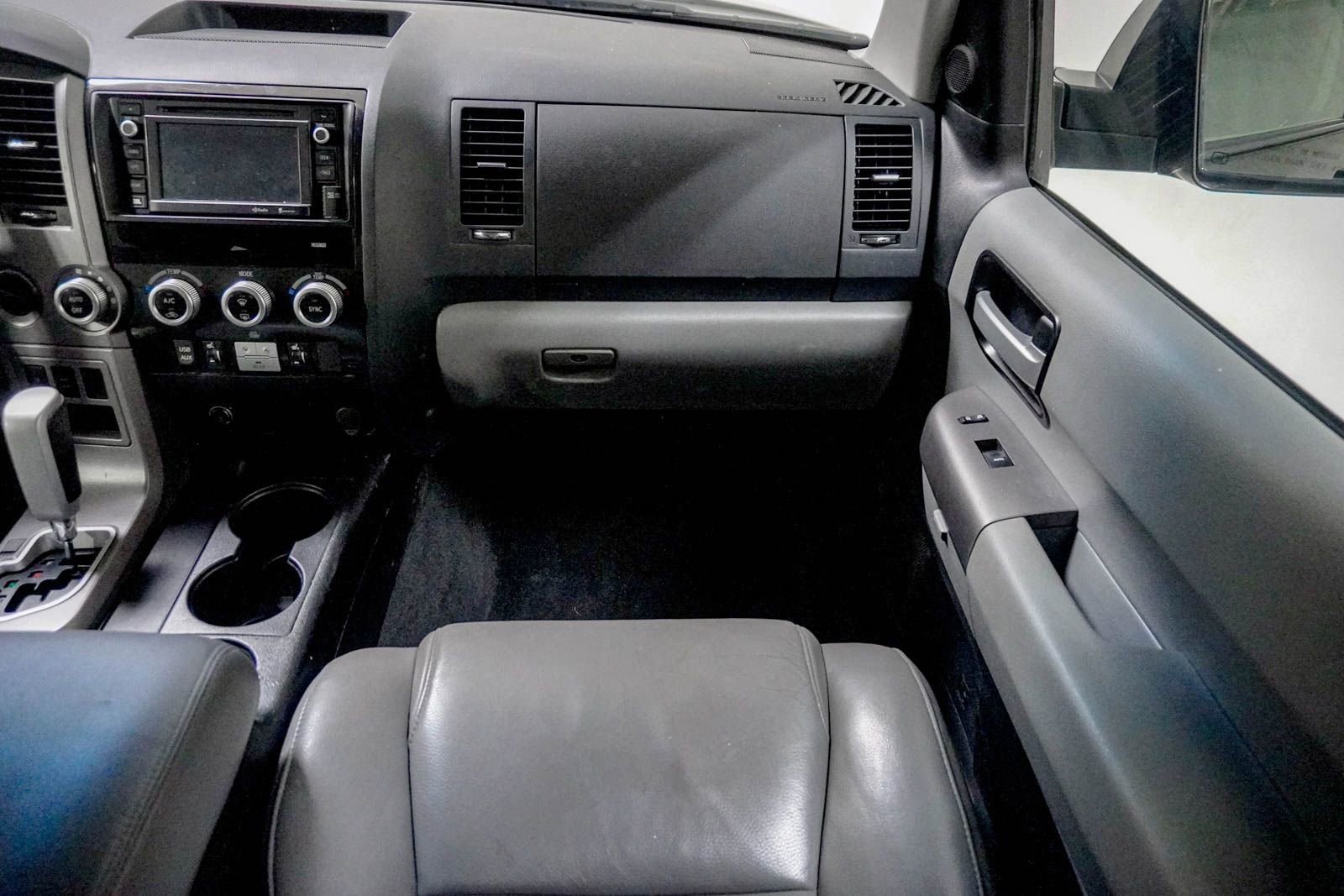 Used 2014 Toyota Sequoia Limited AWD/4WD image 32
