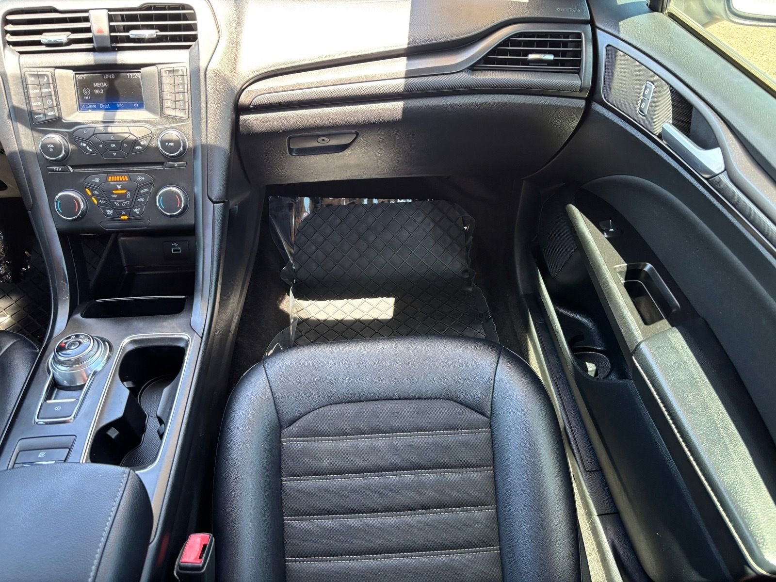 Used 2018 Ford Fusion SE w/ Equipment Group 601A FWD image 15