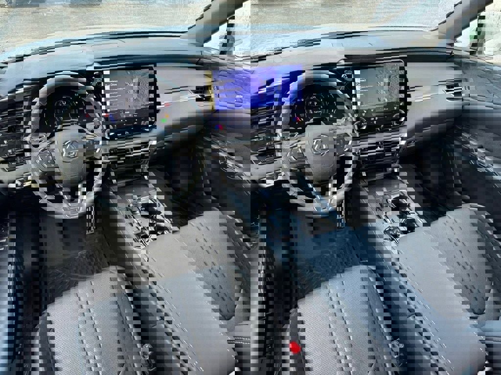 Used 2024 Lexus RX 500h F Sport w/ Convenience Package image 12